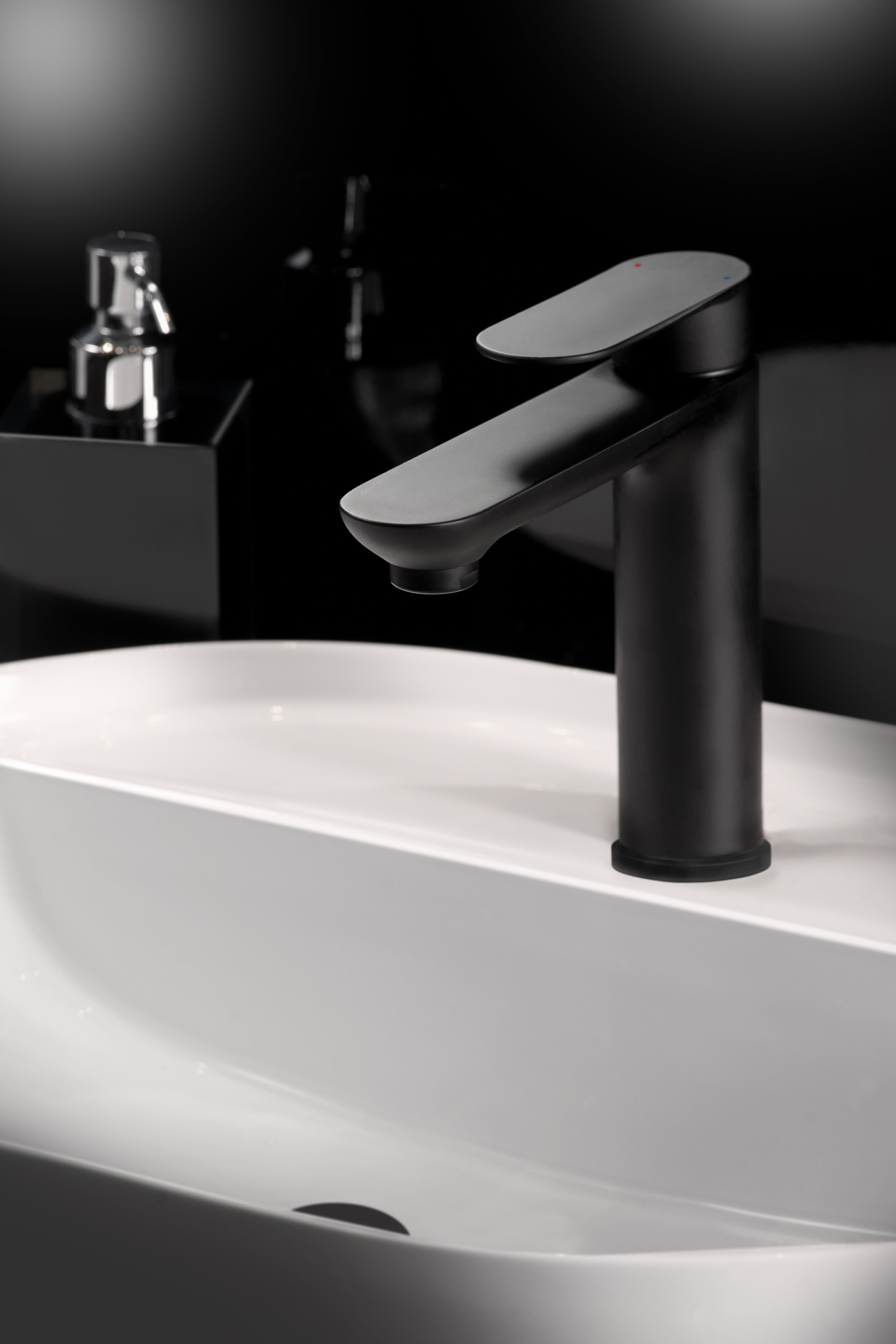 Miscelatore Lavabo Nero con Scarico Metallo e Flex Nylon Cartuccia C3 24,5 cm Cromato