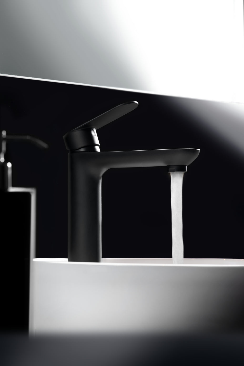 Miscelatore Lavabo Nero con Scarico Metallo e Flex Nylon Cartuccia C3 24,5 cm Cromato