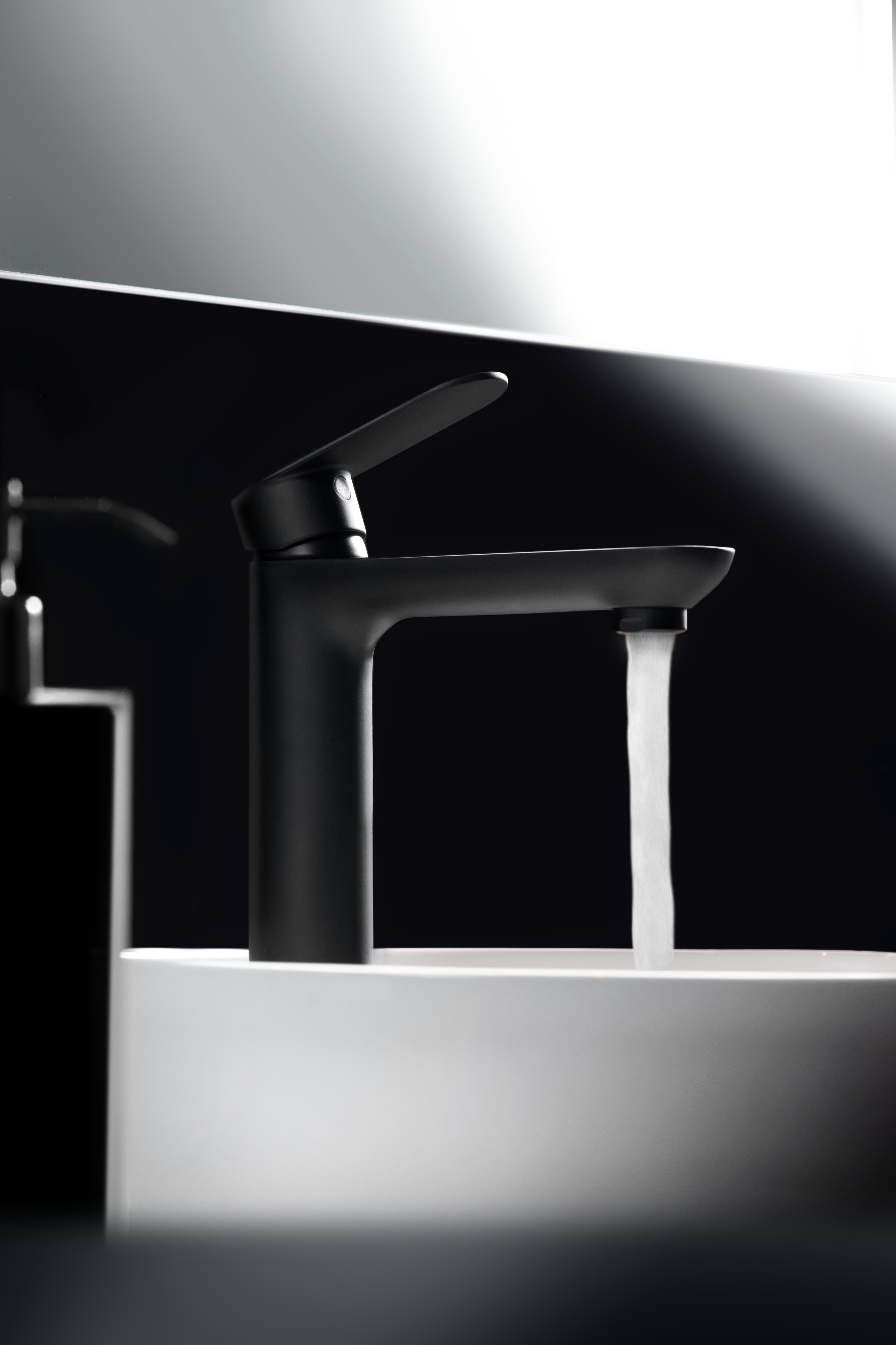 Miscelatore Lavabo Nero con Scarico Metallo e Flex Nylon Cartuccia C3 24,5 cm Cromato